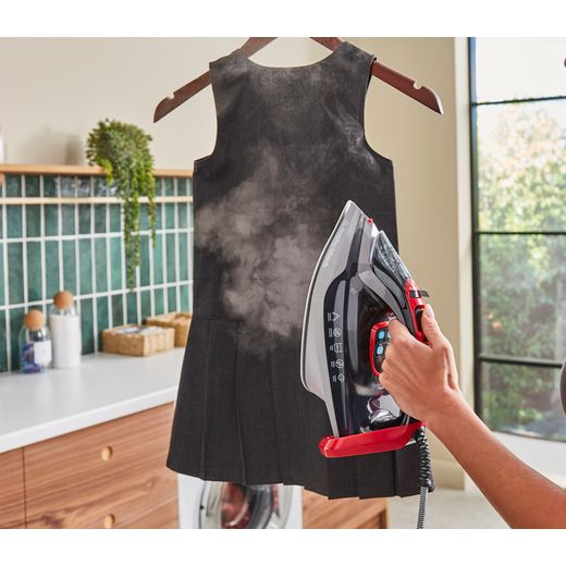 Morphy Richards Power Steam Elite 302012 3000 Watt Iron -Red / Black - Steaming dress